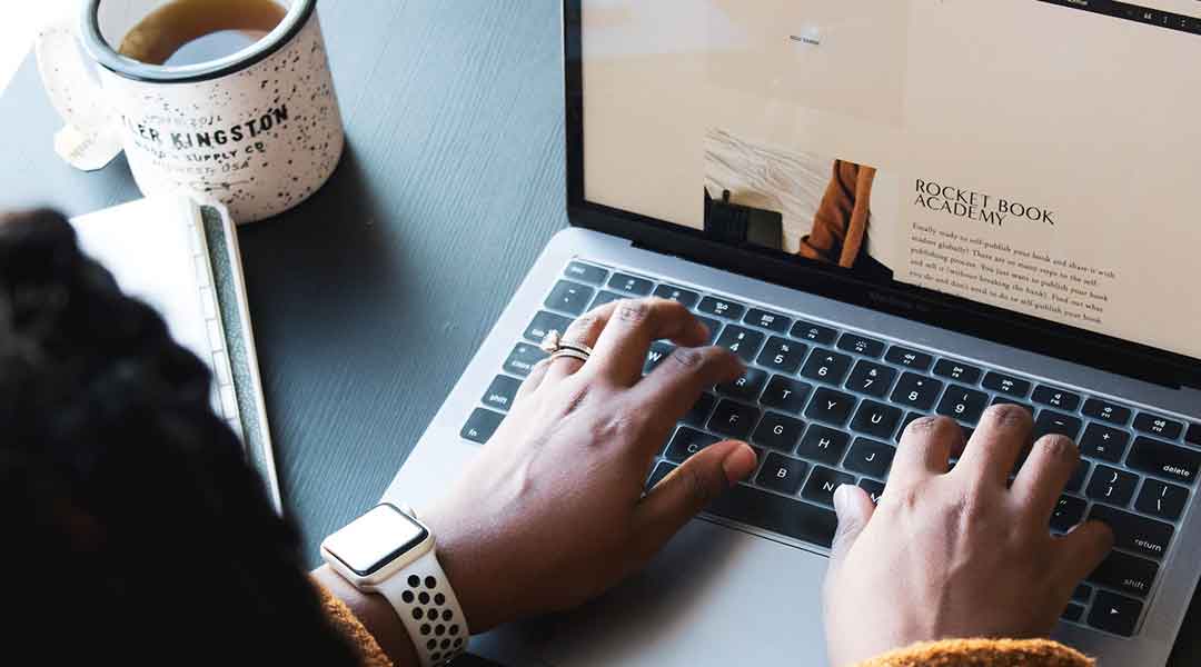 How to Find the Perfect Balance Between AI-Generated Vs. Human-Written SEO Content